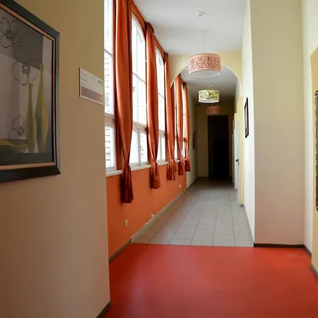 بيت شباب The One *