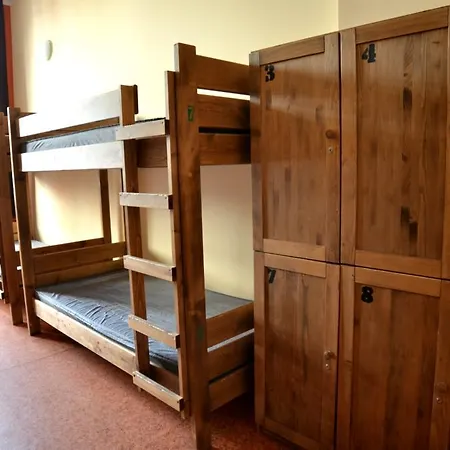 The One אכסניה *