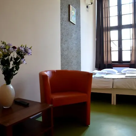 بيت شباب The One