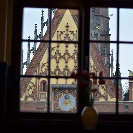 The One بيت شباب فروتسواف