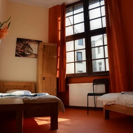 بيت شباب The One