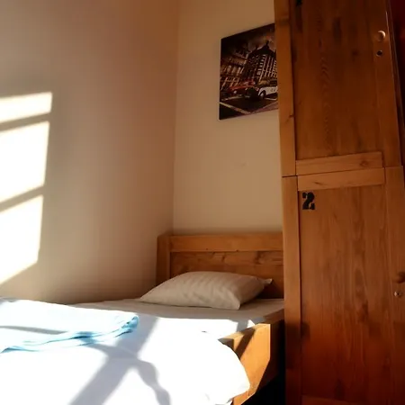 The One بيت شباب