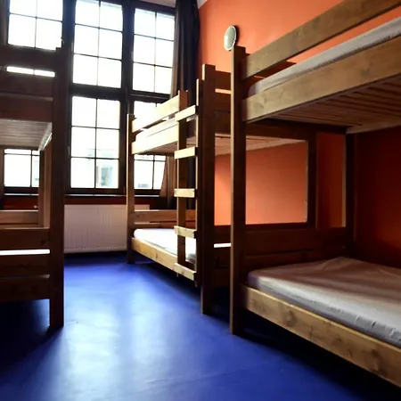 The One بيت شباب