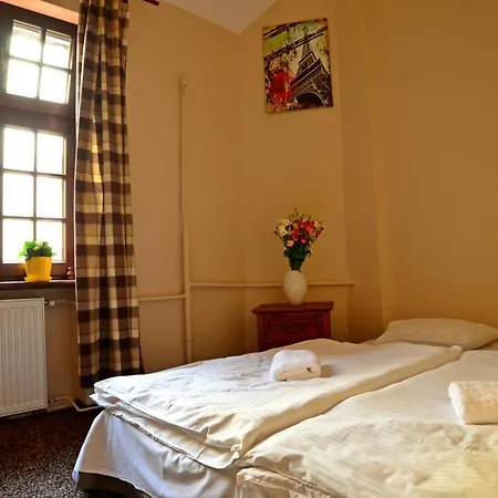 بيت شباب The One فروتسواف